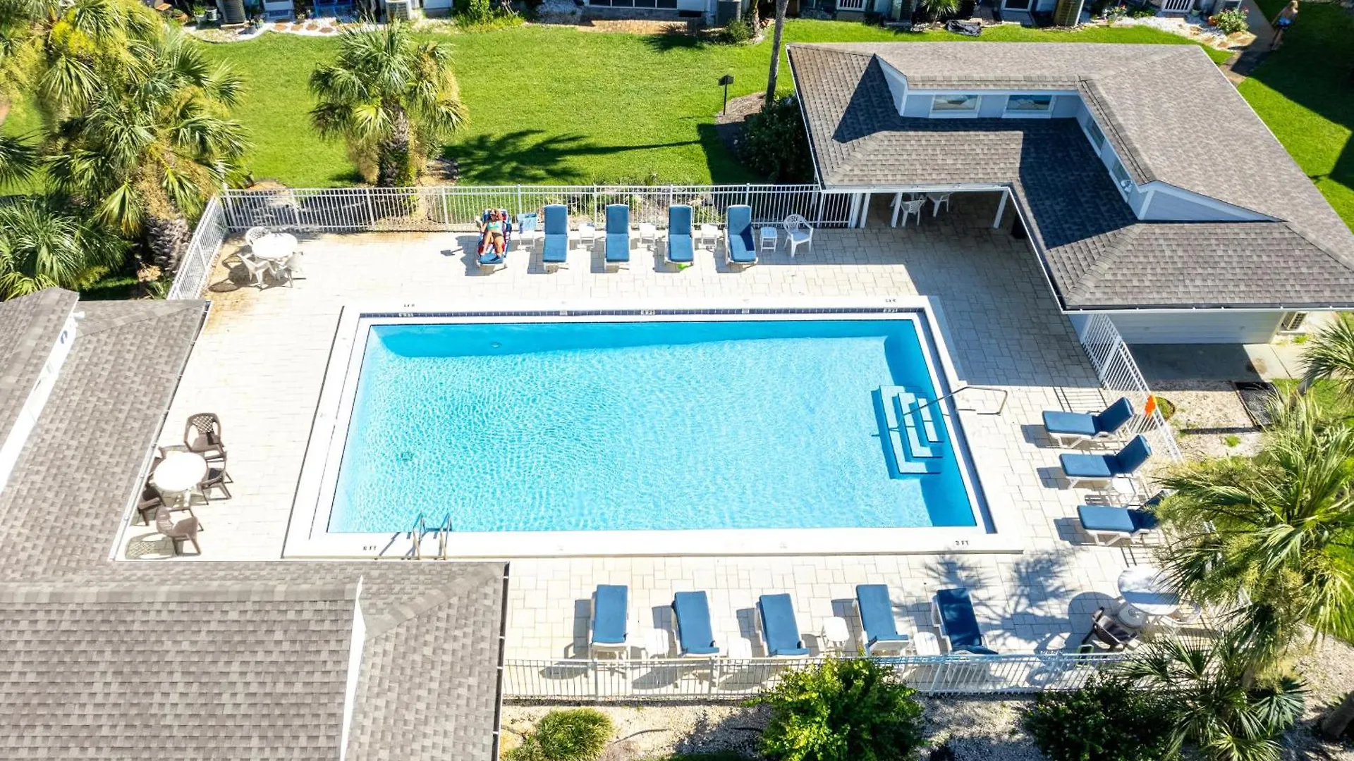 Inlet Reef 213- By Holiday Isle Properties Destin Apartment